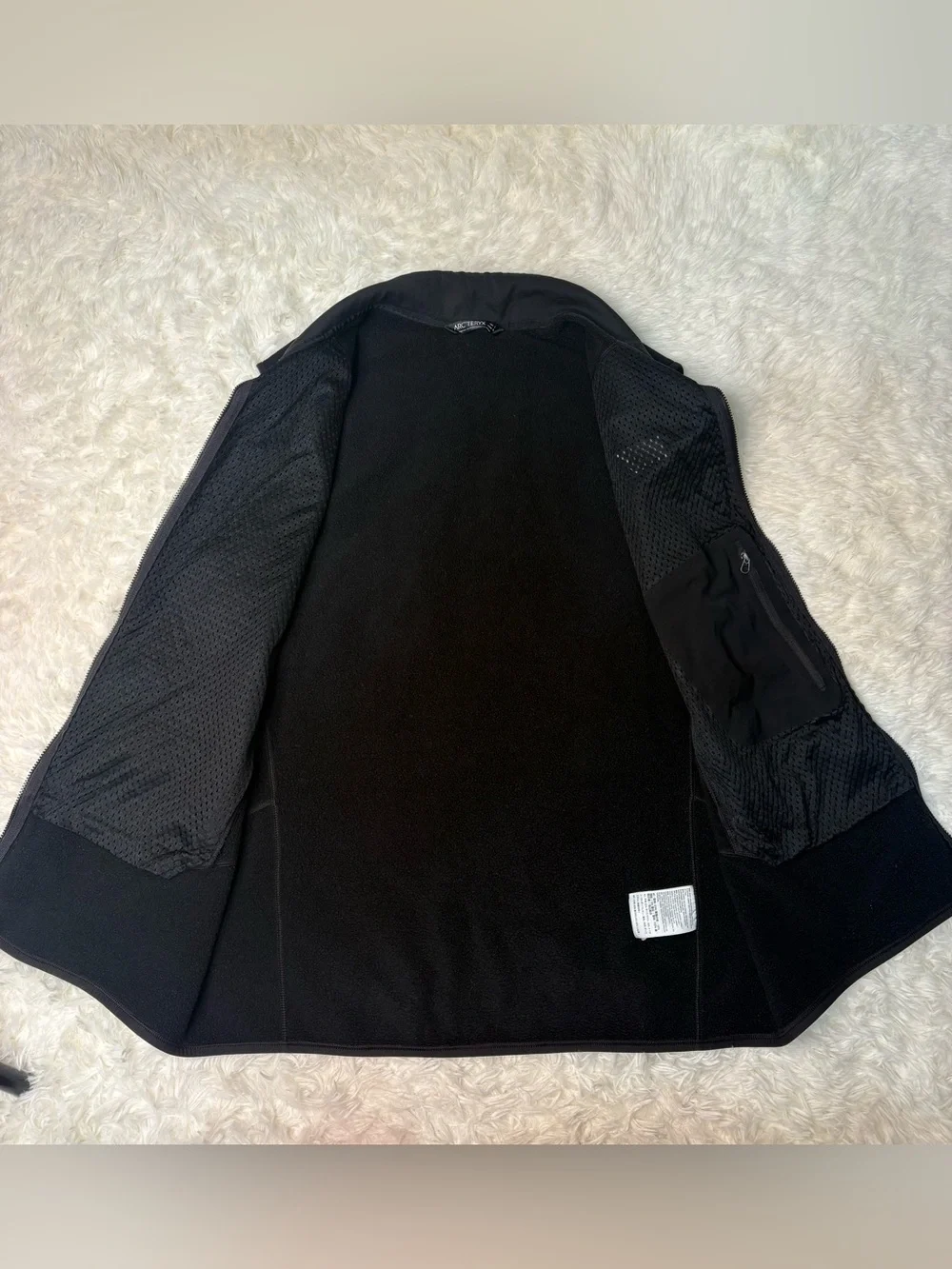 Arc'teryx Men's Kyanite Vest Size large, black color